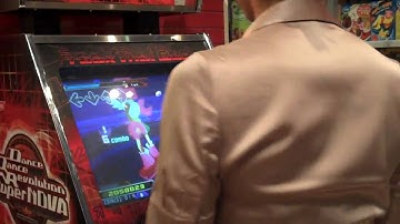 Shoshie from CuteGeek.com playing DDR in Toys R Us times Square