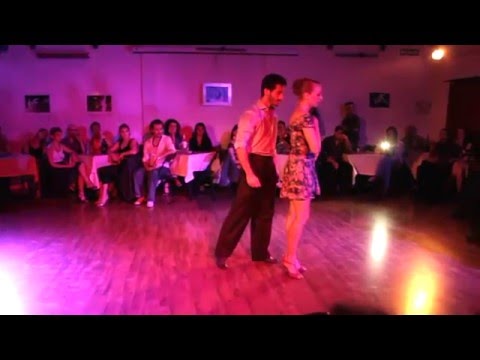 Dos Orillas Práctica de Tango, bailan Milagros Rolandelli y Lisandro Eberle(3/4)