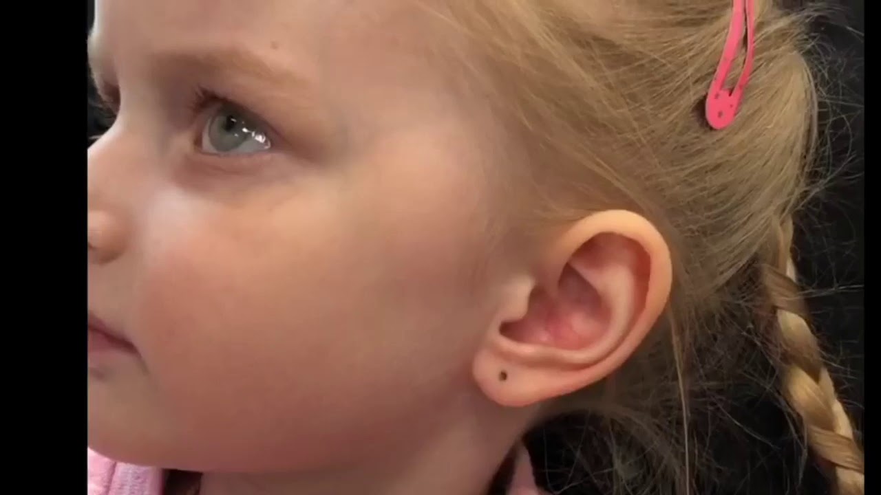 Прокол ушей - YouTube
