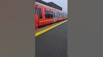Southern Railways class 377 & class 387 passing Three Bridges 377427 & 387220 20/3/23 #shorts