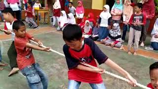 Lomba tarik tambang anak anak