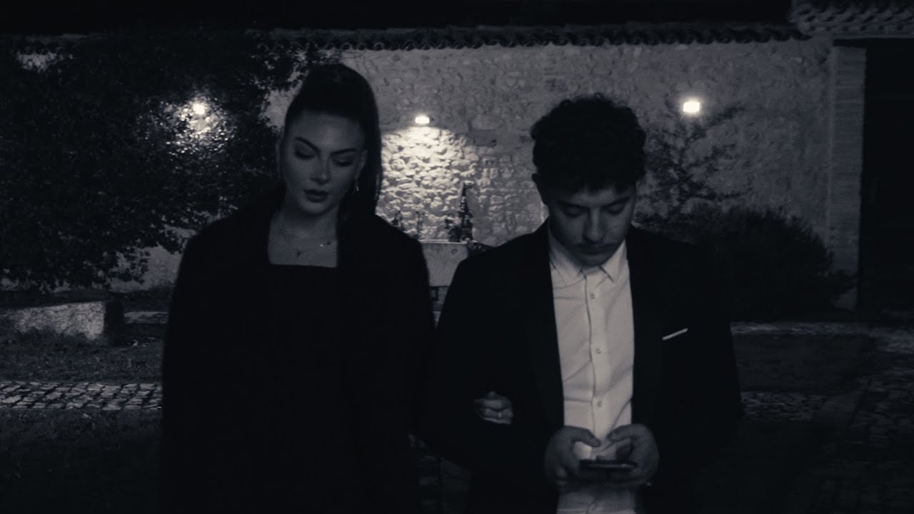 Obejrzyj Arrow Fire - Scioglimi (Official Video) w YouTube Obejrzyj Arrow Fire - Scioglimi (Official Video) w YouTube