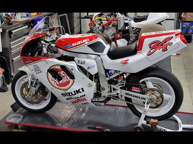TimeWarp Lucky Strike 92 GSXR Classic Superbike Demo - YouTube