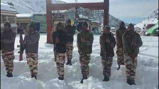 बर्फीले केदारनाथ धाम में जवानों ने फहराया तिरंगा Rajya Sameeksha