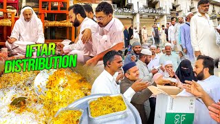 Distributing IFTARI on the Streets of Madina ✨