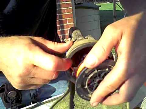 craftsman-stringing-new-weedeater