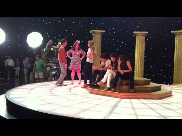 Never Seen Rare Footage of Selena Gomez & the Cast : Wizards of Waverly Place Finale