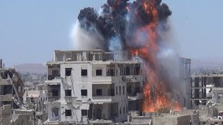 ‫#‏شاهد‬ لحظة سقوط براميل النابالم من مروحيات الأسد على الابنية السكنية في ‫#‏داريا‬.