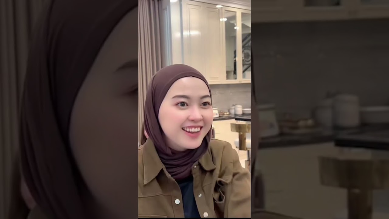 Alhamdulillah udah sampai de" April nya