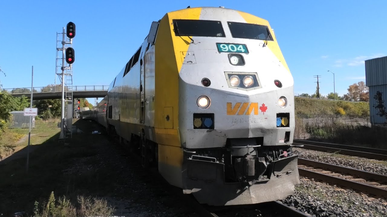 [4K] VIA 904 Rolls off the Brockville Sub and Blows It’s Raging K5CA-LS ...