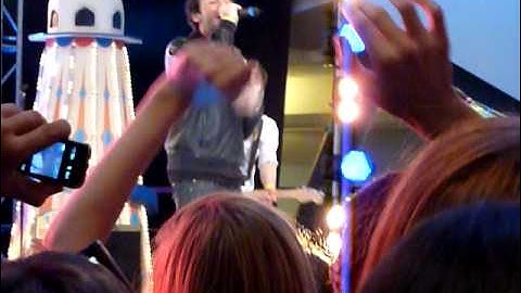 Example -Wont go quietly-Outside in festival