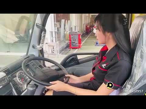 MANTAP SPG CANTIK MENGENDARAI MOBIL BESAR, MOBIL DARI DEALER.SNACK VIDEO