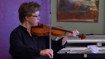 Straight vs. Crooked Bow (violin)