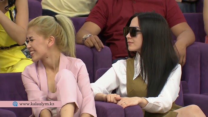 BDSM құл жұп Массажисттің сиськи арасындағы әйелді трассасын қараңыз