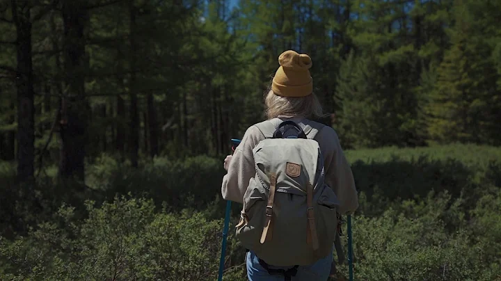 vid woman hiking