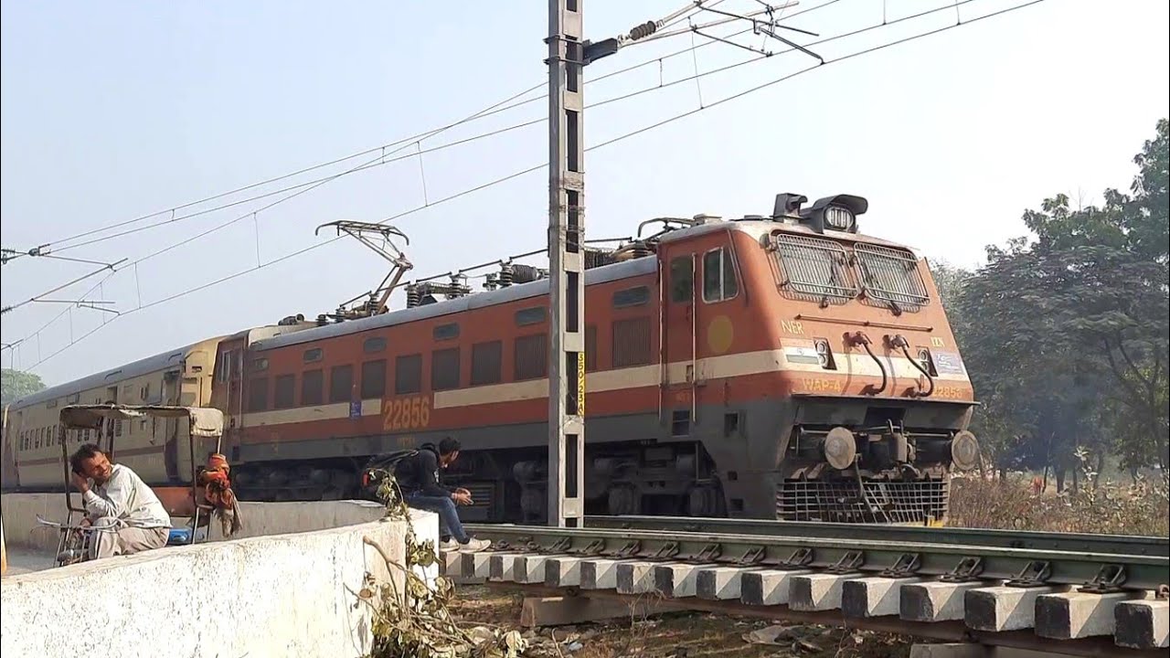 Kasganj Agra Fort Passenger Special arriving Mathura Junction with Izzatnagar WAP 4, Indian Railways