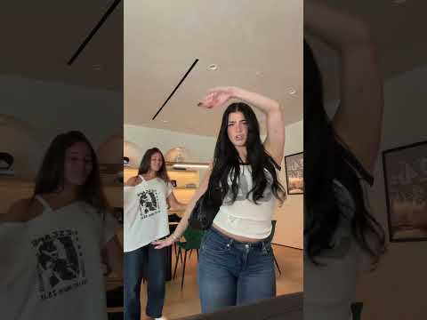 TikTok de charlidamelio #tiktok #love #trending #repost #beautful #summery #makeup #couple #confirme