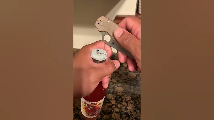 How to Open a Bottle With a Pocket Knife #spyderco #pm2 #knifelife #lifehacks