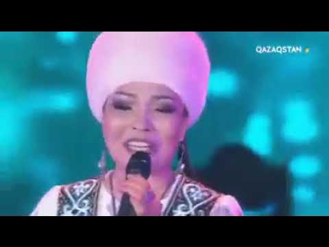 Песни на домбре. Кайрат нуртас фото. Казах с домброй. Кайрат нуртас биография. Песня сиен в исполнении казахского.