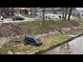 Automobil sletio u korito Miljacke s Mosta Suade i Olge