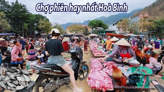 Khu chợ phiên ngoài sân đất áp đảo chợ chính kiên cố ở Mai Châu - Hoà Bình chỉ họp sáng Chủ nhật