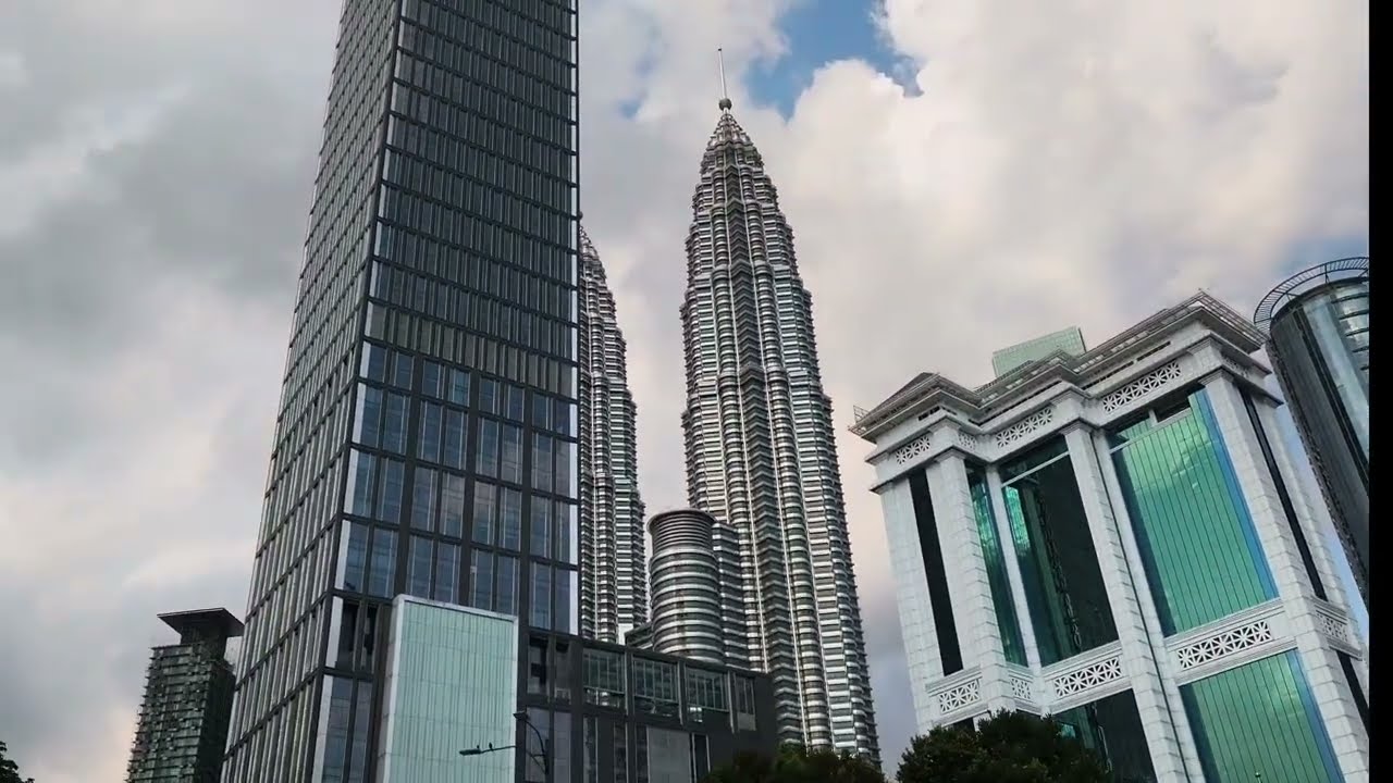 دمبوره زیبا و عاشقانه از استاد سید انور آزاد با یک ویدیو از شهر زیبای کوالالامپور مالزی#dambora