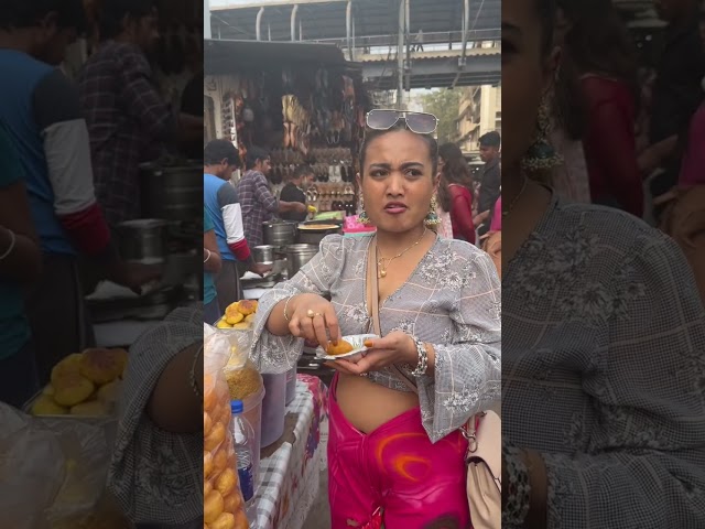 Lina Mukherjee Makan Panipuri Di India class=