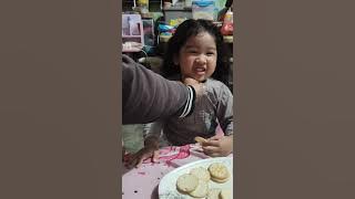 Midnight snack ang kulot/time check it's 11:01 pm/nagising ang kulot after ng milk eating marie#cute