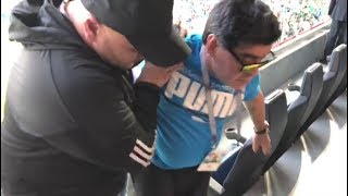 EXTRAÑO COMPORTAMIENTO DE MARADONA EN EL ESTADIO