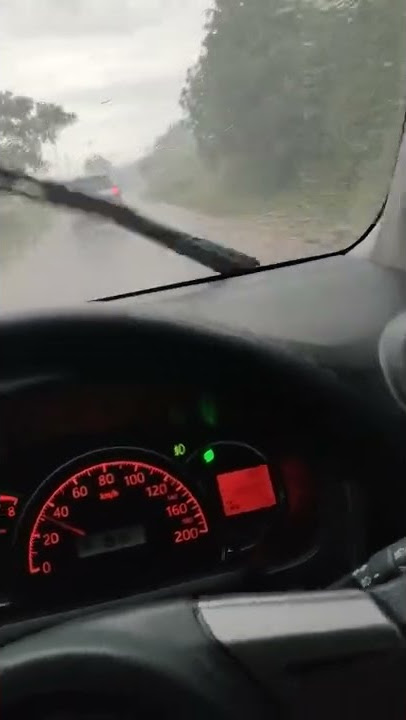 story wa hujan lagi nyetir mobil