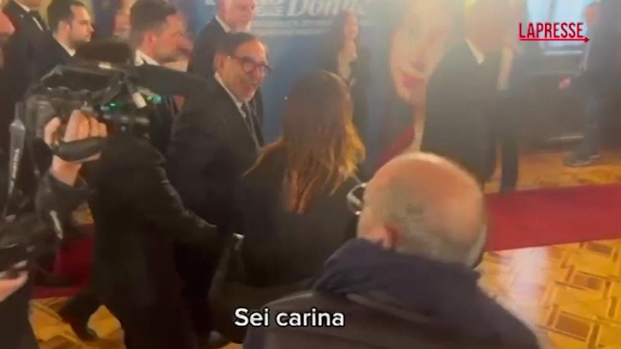 LA RUSSA ALLA GIORNALISTA durante la Mostra sull'ingegno delle donne in Senato: 