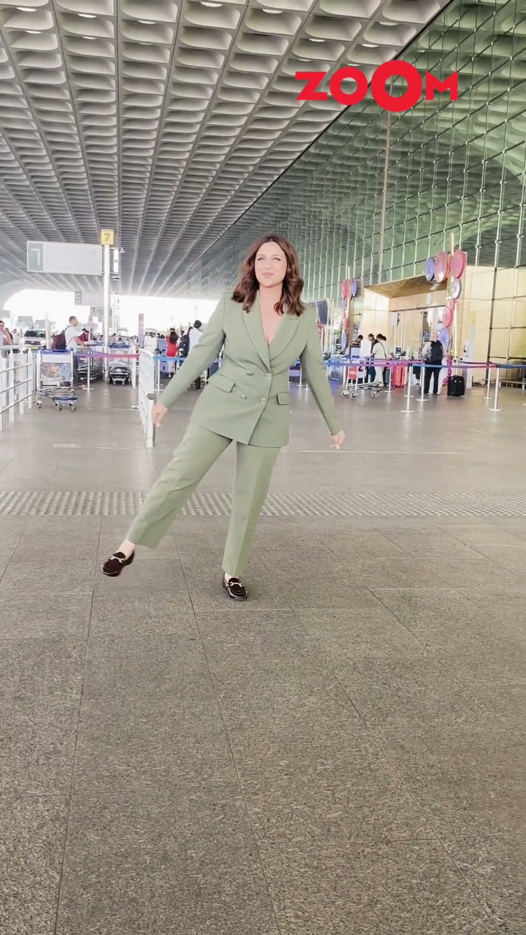 Parineeti Chopra stuns with her BOSSLADY look at the airport ? #parineetichopra #shorts