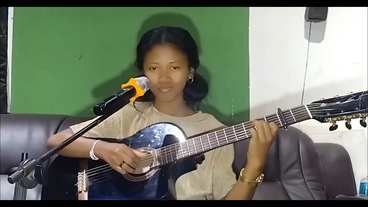 VONINKAZO ADALADALA - VOARA (Auteur: Georges ANDRIAMANANTENA / Compositeur: Erick Manana)