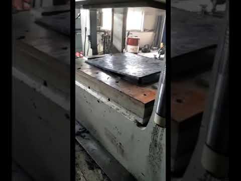 Thousand-ton presses press the GMT pallet into a thin piece