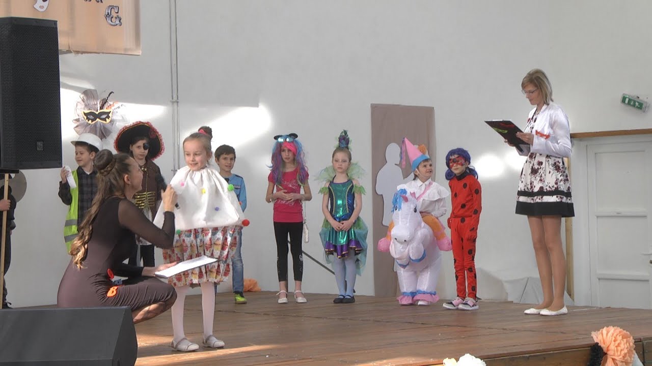 Farsang a Bozzayban 2019: első és második osztályosok bemutatkozása