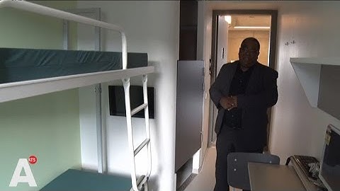 Willem-Alexander opent nieuwe gevangenis Zaanstad: 