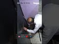 ¡ELECTROCUTADO!: Ladrón TREPA barda de ALTA TENSIÓN y la corriente lo LANZA