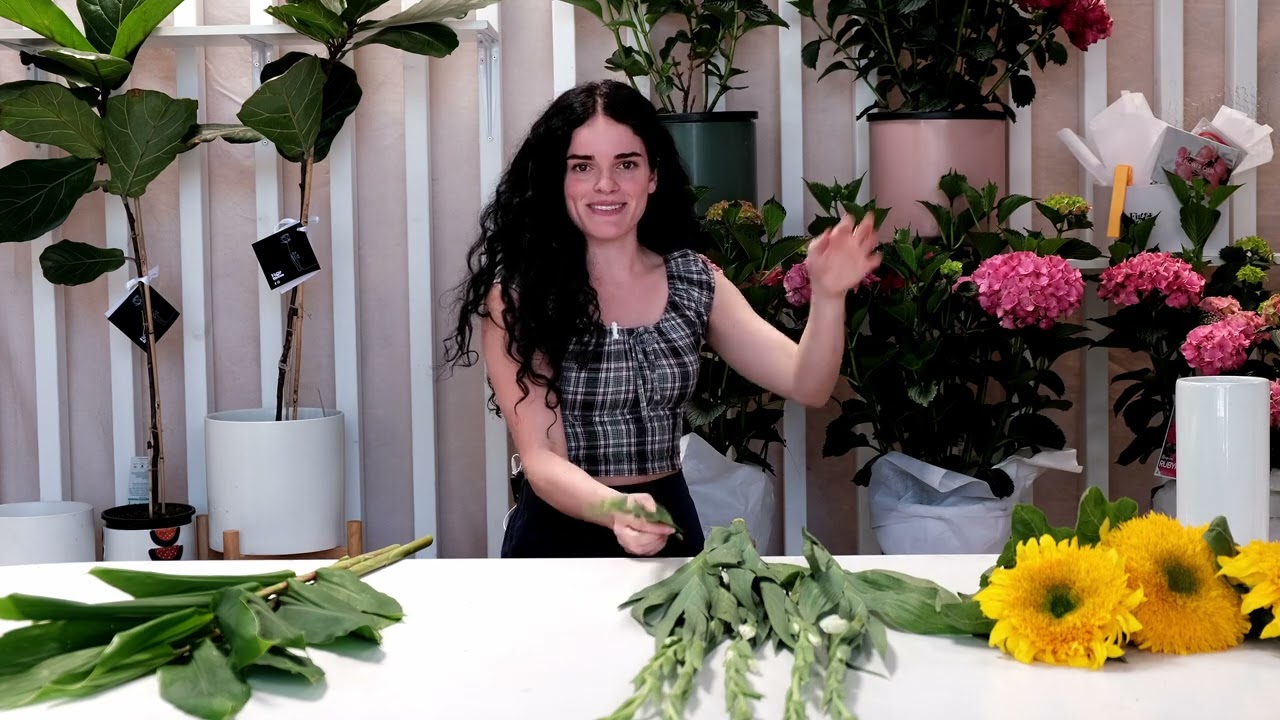 Flower Club Tutorial: Bright Summer Stems with Sunflowers & Gladioli