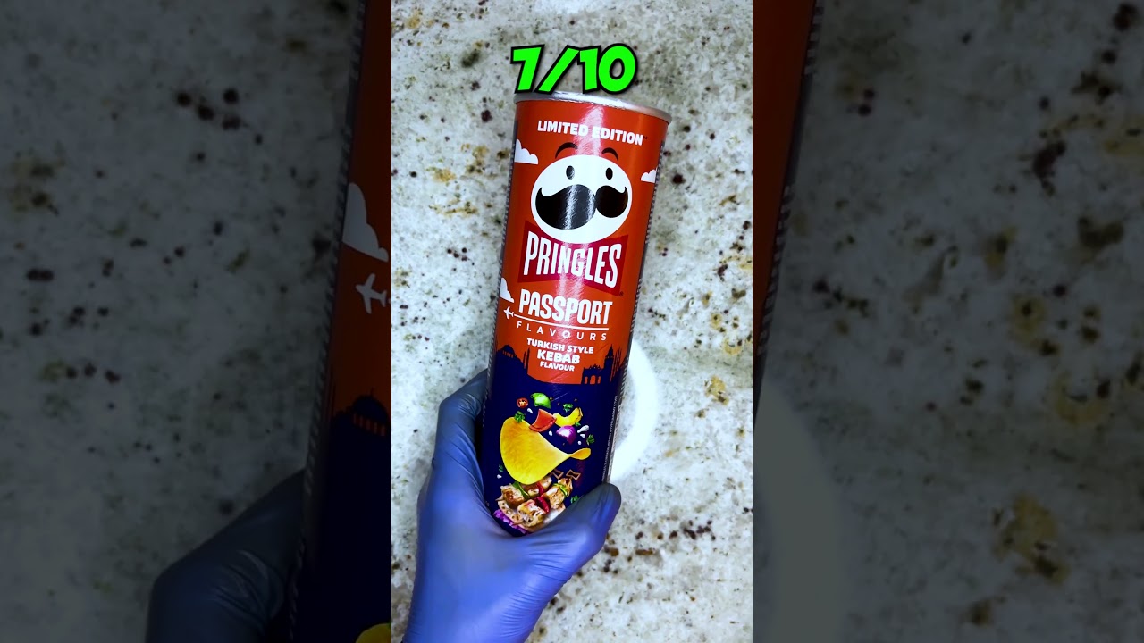 I'm testing Turkish-style Pringles chips in kebab flavor 🇹🇷 
