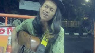 Lagu pertama kali di cover pengamen (motifora - sukla by Ale sampurna)