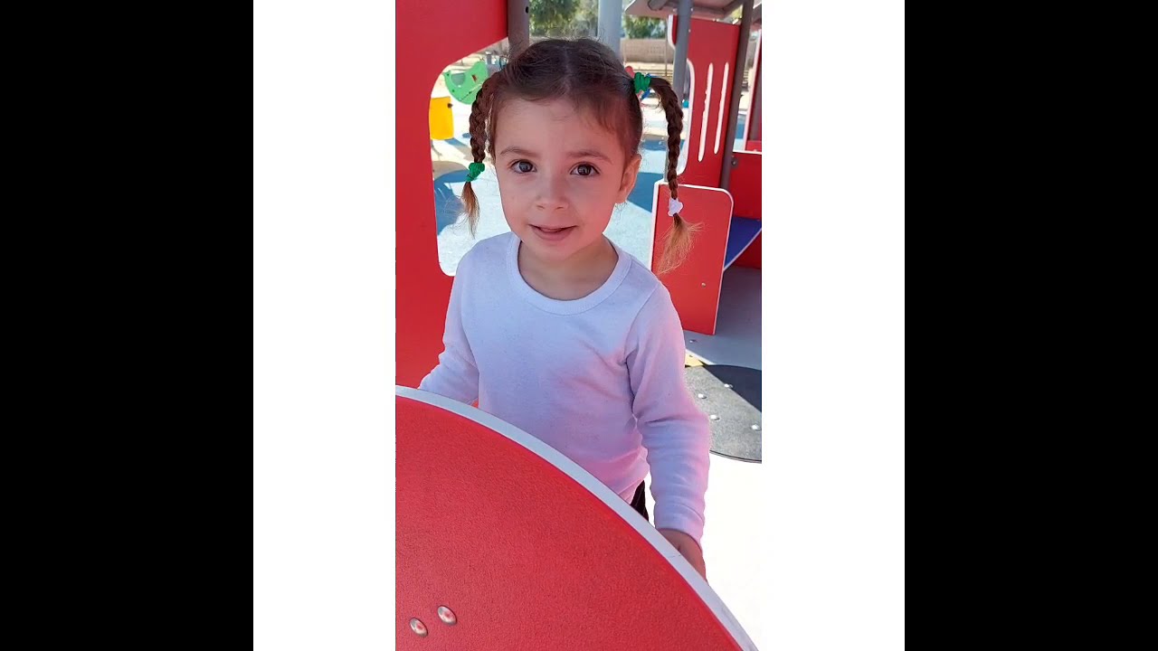 אימרי ודוריה מטיילים בפארק אגמים אשקלון בימי הסגר