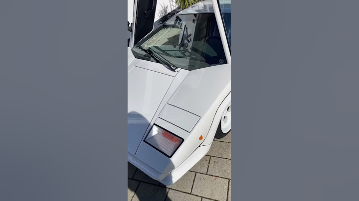 Lamborghini Countach nach der Ganzlackierung