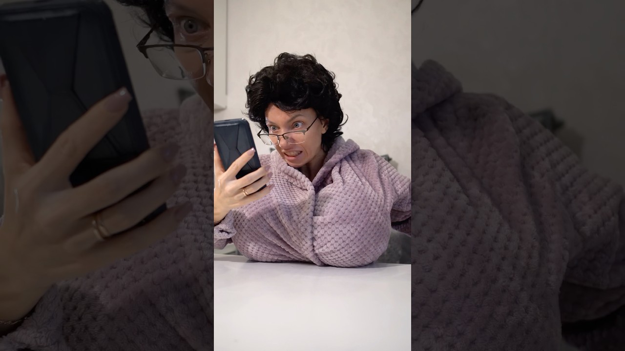 Тётя Марина следит за всеми соседями😅