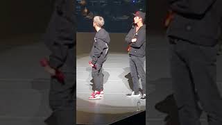 20171126 엘리시온 카이 엥콜 멘트 전광판으로 보고있는 백현이♡ㅋㅋㅋㅋㅋ