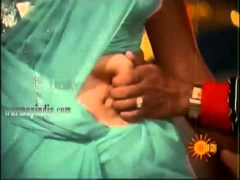 hot mallu aunty saree navel pressed hard