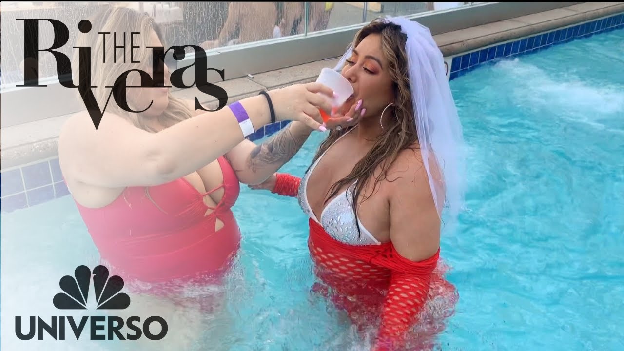 La cantante Chiquis Rivera se quita todo en la piscina y es sensación