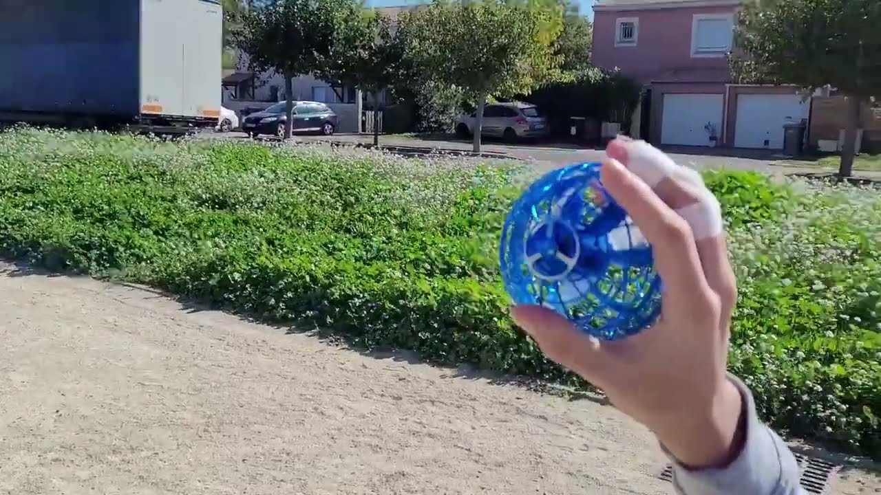 ANOEPUY Boule Volante Magique Avec LED RGB - Boomerang Lumineux, 12 LEDs, Rechargeable USB, 25 Min De Charge