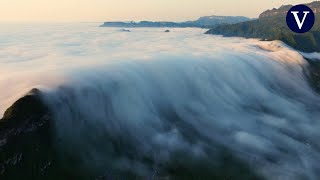 &#39;La cascada de nubes&#39; un fenómeno muy ocasional que se produce en China