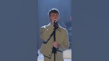 Thumbnail of Alex Warren Performs “Ordinary” LIVE on Fallon Tonight 🔥 | Must-Watch Performance! 🎶 #shorts #viral