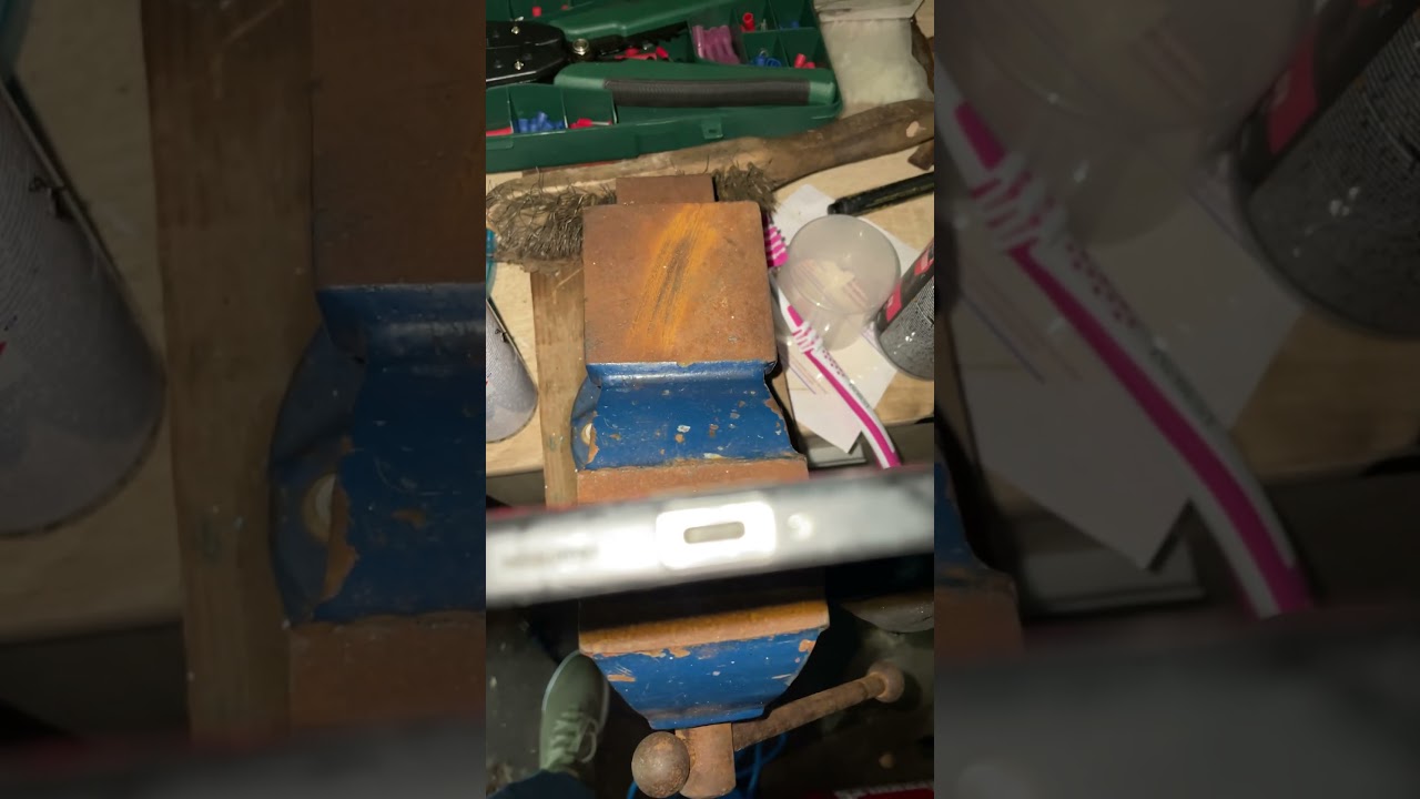 ⁣#smartphone #iphone #android #ios #handyreparatur #repairshop #alltag  Handy dreckig u , läd nicht?